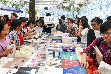 Tổ chức chuỗi sự kiện nhân Ngày Sách và Bản quyền thế giới