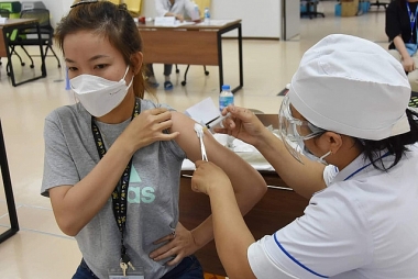 Bộ Y tế sẽ điều chuyển vaccine COVID-19 nếu tỉnh, thành nào tiêm chậm