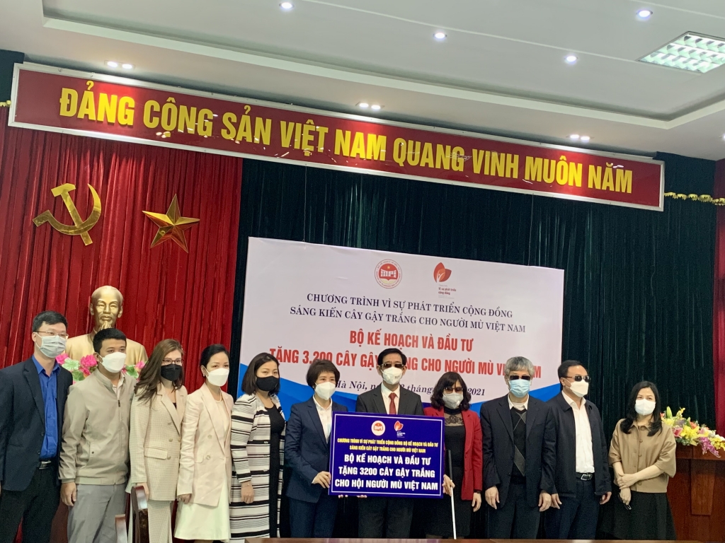 Cây gậy trắng khơi dậy sự chia sẻ của toàn Trang Chủ OK365 Chính Thức Nhận 88k đối với cộng đồng người khiếm thị