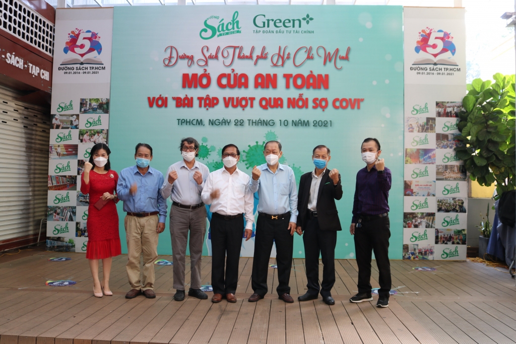 Đường Sách TP. Hồ Chí Minh mở cửa an toàn với bài tập 