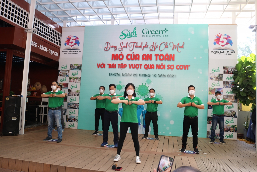Đường Sách TP. Hồ Chí Minh mở cửa an toàn với bài tập 
