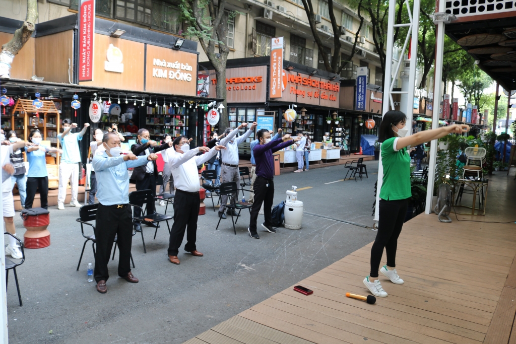 Đường Sách TP. Hồ Chí Minh mở cửa an toàn với bài tập 