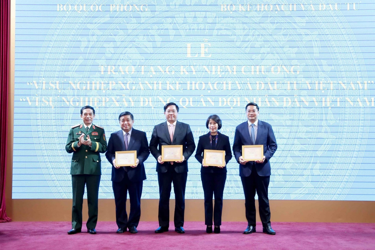 Ok365 Nhà Cái Uy Tín 2026, Bộ Quốc phòng trao kỷ niệm chương cho 27 cá nhân