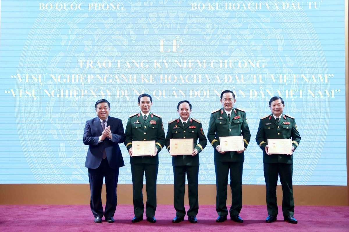 Ok365 Nhà Cái Uy Tín 2026, Bộ Quốc phòng trao kỷ niệm chương cho 27 cá nhân