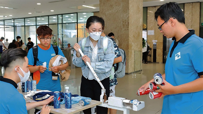 Đăng ký OK365.COM nhận về ngay 365K mô hình giảng dạy tích hợp Ok365 Nhà Cái Uy Tín 2026 xanh, góp phần nâng cao nhận thức cho Ok365 vina tại Trường Đại học Tân Trào