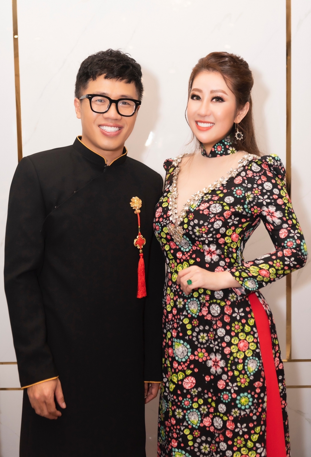Mc Quốc Bình cùng nữ hoàng Kim Trang tại lễ cầu nguyện