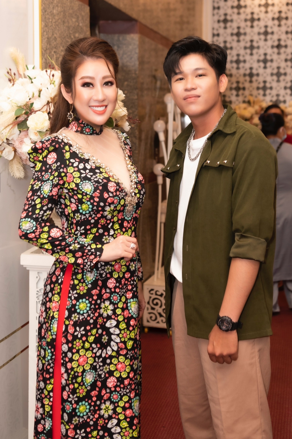 Kim Trang cùng ca sỹ Long Nón  Lá