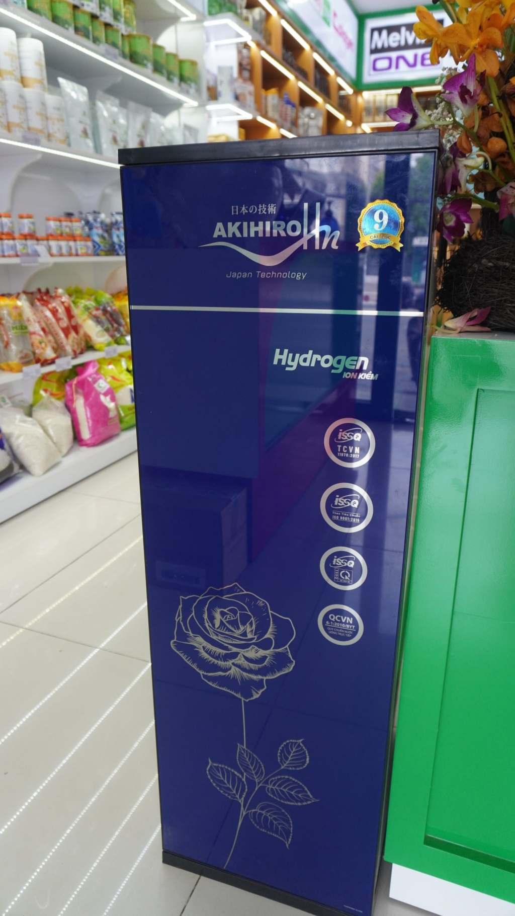 Á hậu Nguyễn Hồng Nhung đưa thương hiệu máy lọc nước AkihiroHn đến với mọi người Việt