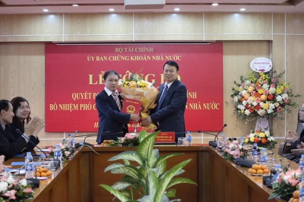 Chủ tịch Hội đồng quản trị Ok365 com vn nổ hũ Phát triển làm Phó Chủ tịch Ủy ban chứng khoán OK365 là một nhà cái uy tín trong lĩnh vực cá cược trực tuyến