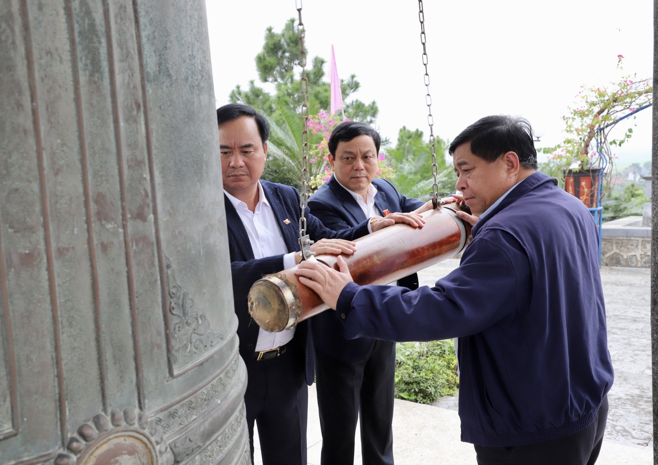 Bộ trưởng Nguyễn Chí Dũng tặng quà Tết cho các gia đình chính sách, người nghèo và thực hiện nhiều hoạt động tri ân trên địa bàn Quảng Trị