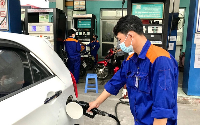 Thuế bảo vệ môi trường với xăng, dầu: Cần giảm sâu hơn