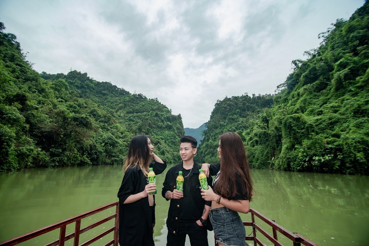 Du lịch, dã ngoại, thưởng trà và 1.001 cách người trẻ xua tan căng thẳng ngày nắng nóng