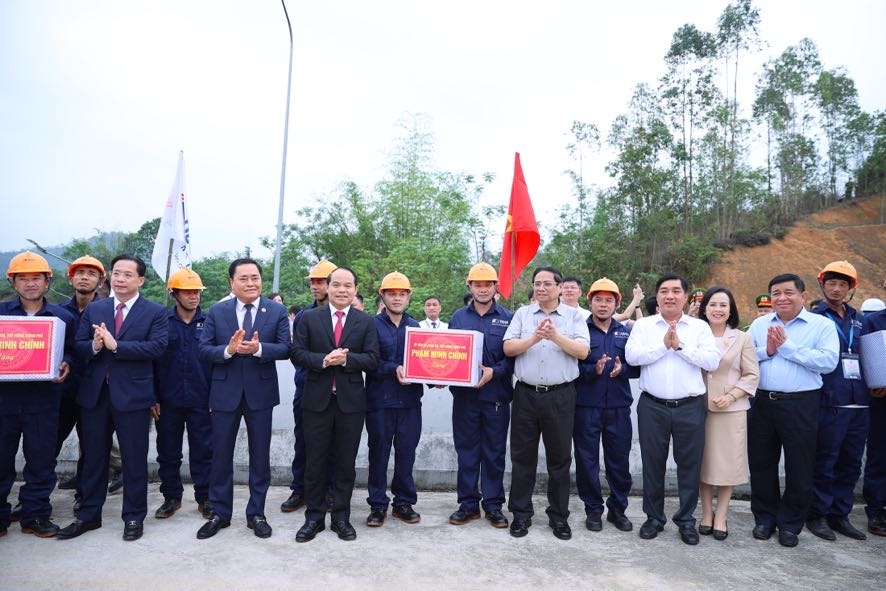Thăm cửa khẩu Hữu Nghị, Thủ tướng Phạm Minh Chính lưu ý việc phân cấp, phân quyền; tạo thuận lợi cho người dân, Link Nhà Cái Uy Tín 2026 | Đăng Ký +65k…