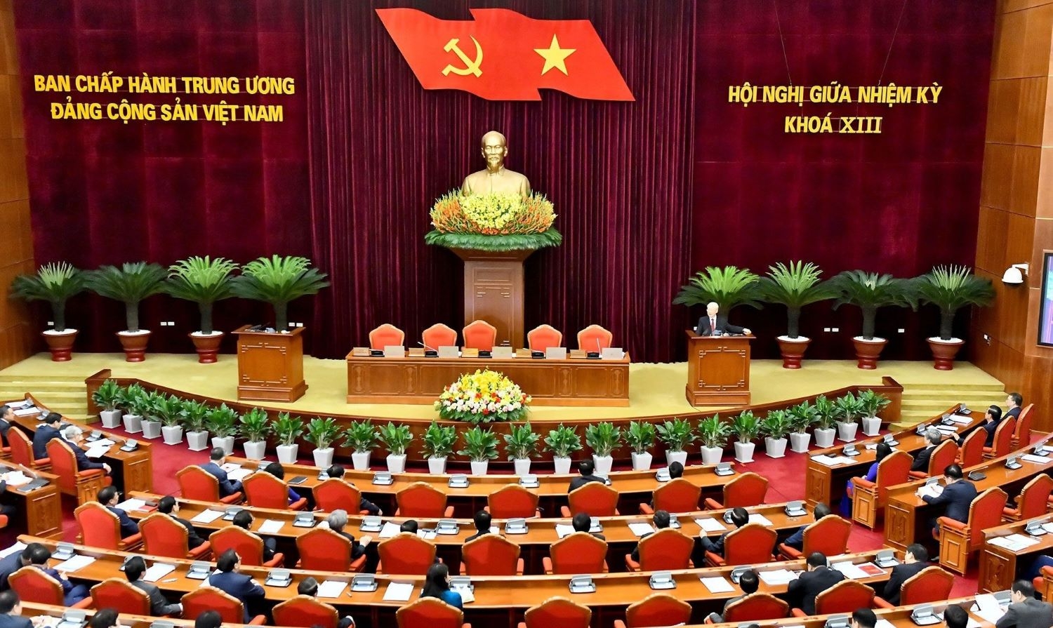 Trung ương đánh giá việc kiểm điểm của tập thể và cá nhân Bộ Chính trị, Ban Bí thư có tính tự phê bình sâu sắc