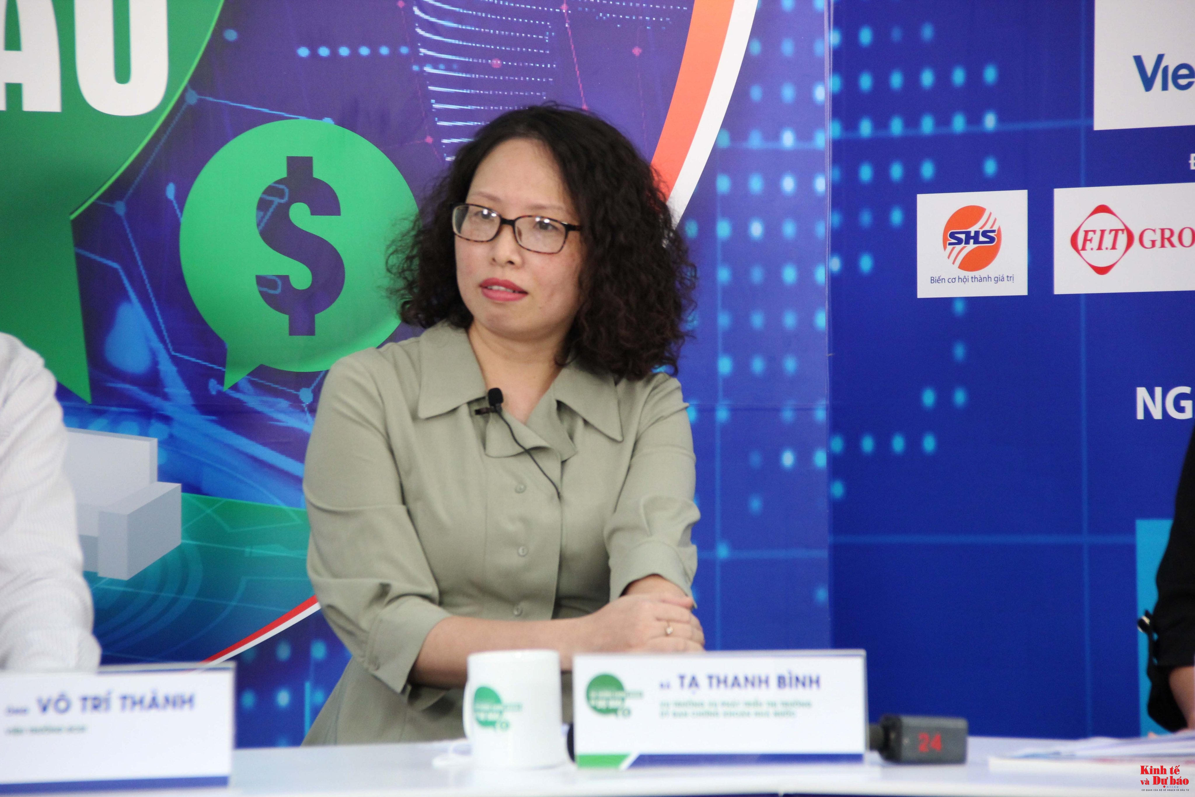 Thị trường chứng khoán cuối năm: Cơ hội lớn hơn thách thức