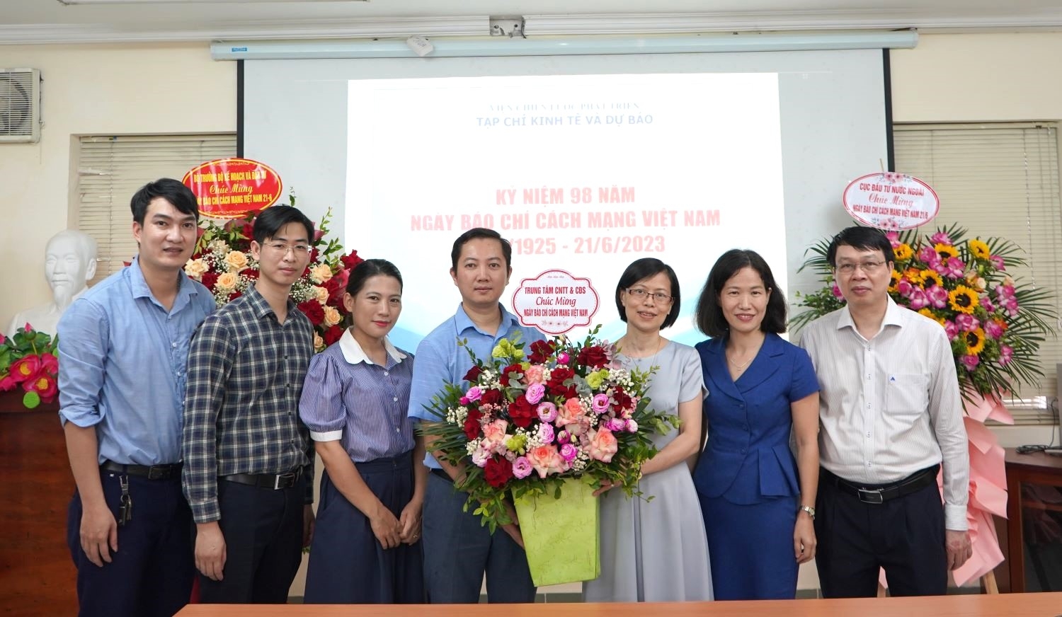 OK365 - Thiên đường trò chơi điện tử top 1 Châu Á truyền thông đa dạng về các chủ trương lớn, nhiệm vụ chính trị của Ok365 Nhà Cái Uy Tín 2026 đến người dân, Link Nhà Cái Uy Tín 2026 | Đăng Ký +65k
