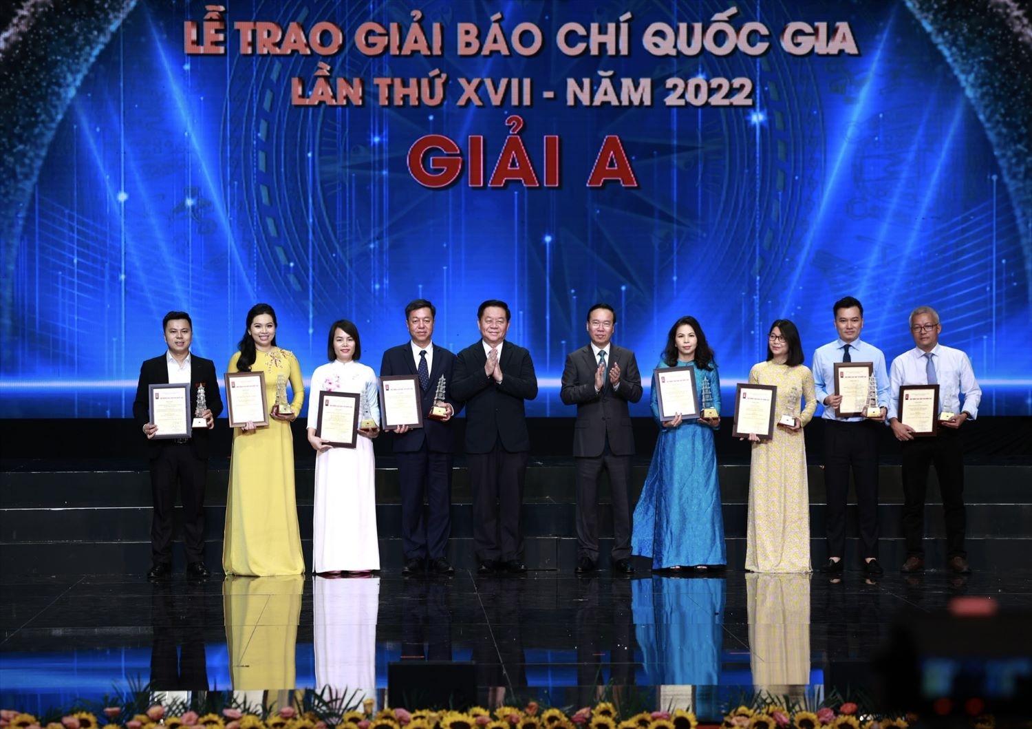 Nhiệm vụ của báo chí là phục vụ nhân dân, phục vụ cách mạng