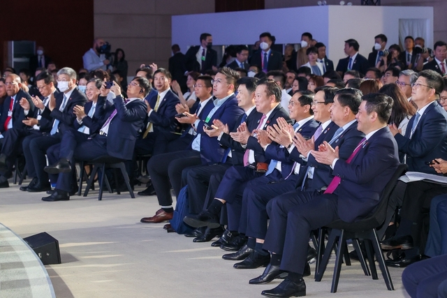 Thủ tướng: Không hy sinh công bằng, tiến bộ để chạy theo tăng trưởng đơn thuần