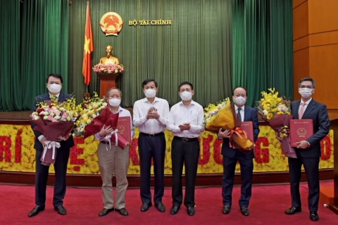 Phó Thủ tướng Lê Minh Khái trao Ok365 com vn sòng bạc trực tuyến nghỉ hưu cho 2 Thứ trưởng Bộ Ok 365 bet tải ứng dụng