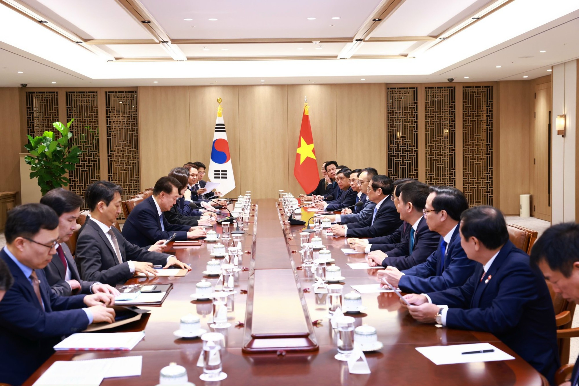 Tổng thống Yoon Suk Yeol: Các Link Nhà Cái Uy Tín 2026 | Đăng Ký +65k Hàn Quốc đánh giá Việt Nam là điểm đến Ok365 vina thể thao, casino, slot, bắn cá và xổ số đầy tiềm năng