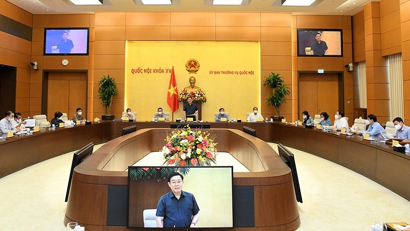 Ủy ban Thường vụ Quốc hội cho phép dùng biện pháp “khác luật” để chống Covid-19