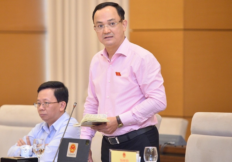 Sách giáo khoa anh học xong không thể đưa lại cho em, lãng phí vô cùng…