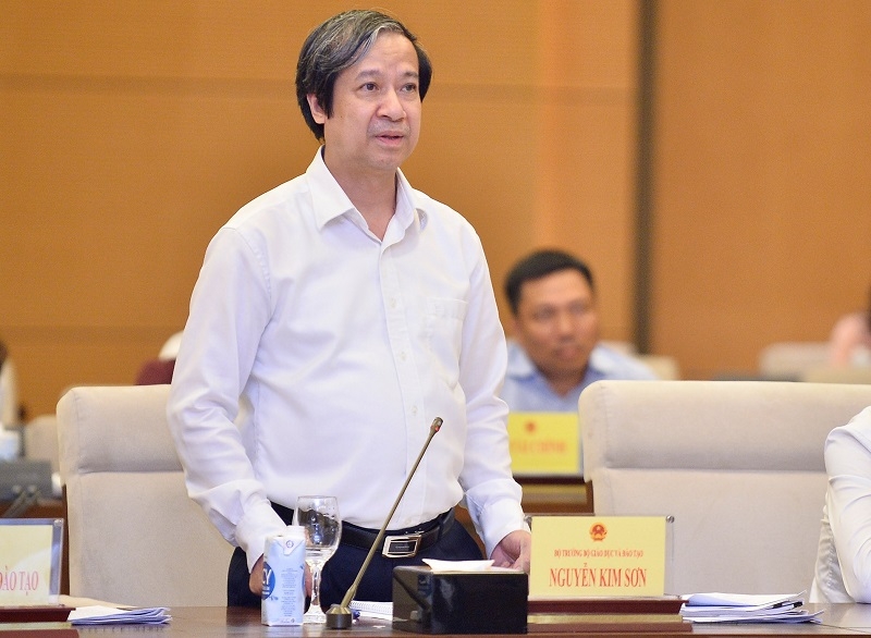 Sách giáo khoa anh học xong không thể đưa lại cho em, lãng phí vô cùng…