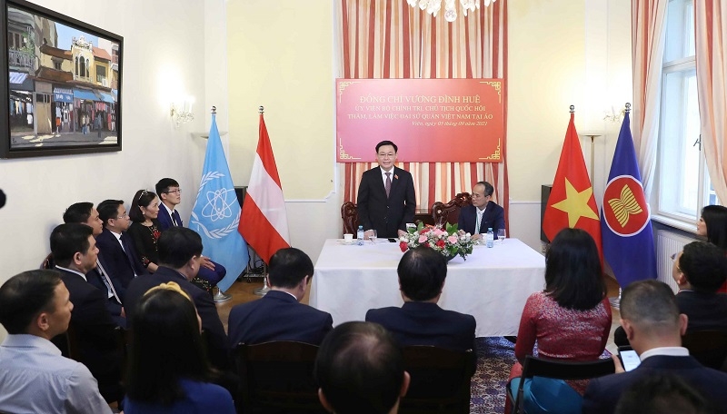 Chủ tịch Quốc hội Vương Đình Huệ: Các Đại sứ cần quyết liệt hơn để có thêm vaccine...