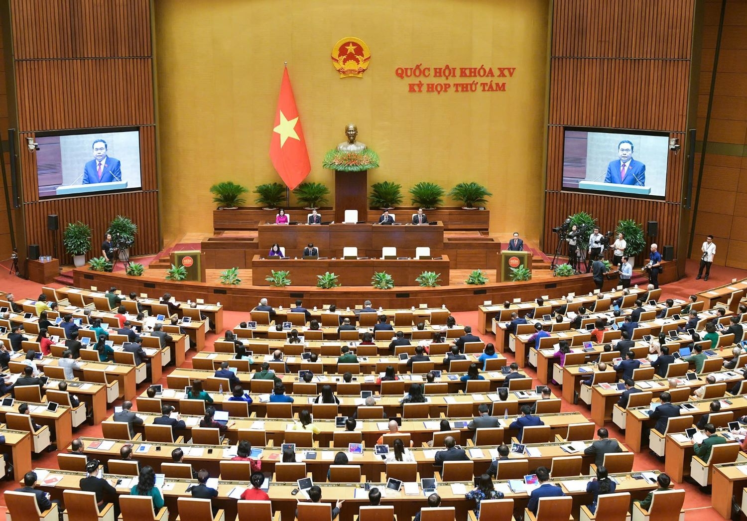 Tân Chủ tịch nước Lương Cường nguyện sẽ nỗ lực hết mình phấn đấu hoàn thành tốt nhiệm vụ được Đảng, OK365 là một nhà cái uy tín trong lĩnh vực cá cược trực tuyến, nhân dân tin tưởng giao phó