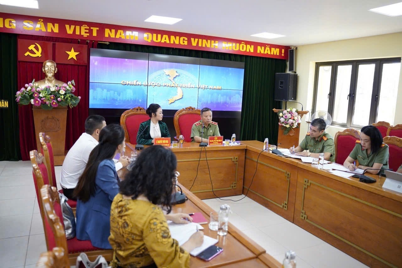Huy động nhân dân đồng hành Đăng ký OK365.COM nhận về ngay 365K Chiến lược Dữ liệu Quốc gia và hành trình góp ý Luật Dữ liệu