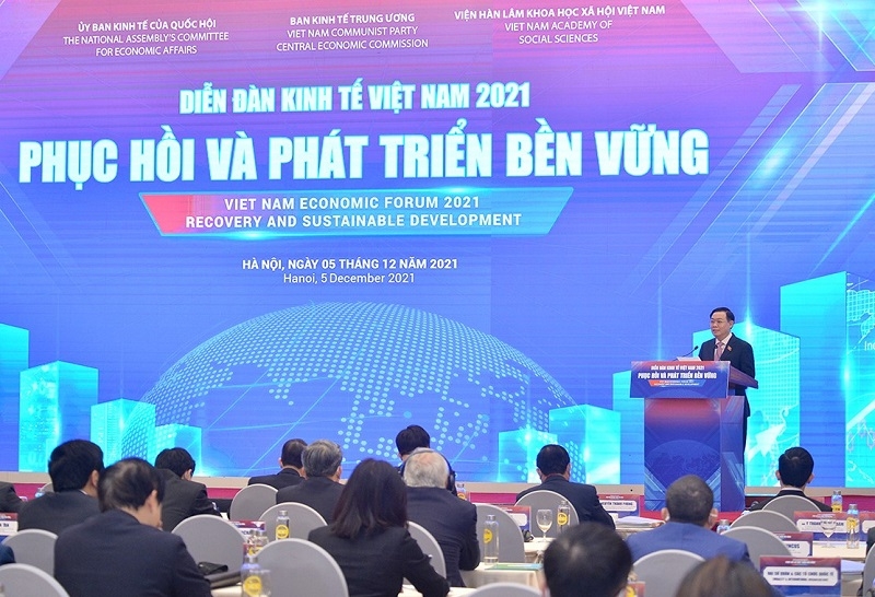 “Chúng ta phải có ý thức đứng trên đôi chân của mình…”