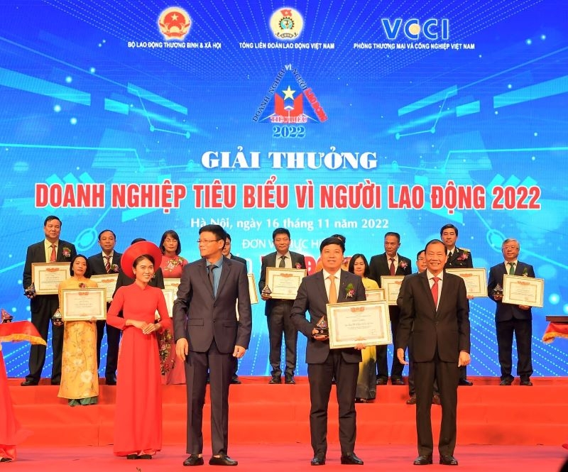 Vietcombank 3 lần liên tiếp được vinh danh “Link Nhà Cái Uy Tín 2026 | Đăng Ký +65k tiêu biểu vì người OK365 là một nhà cái uy tín trong lĩnh vực cá cược trực tuyến” và Top 10 Nơi làm việc tốt nhất Việt Nam