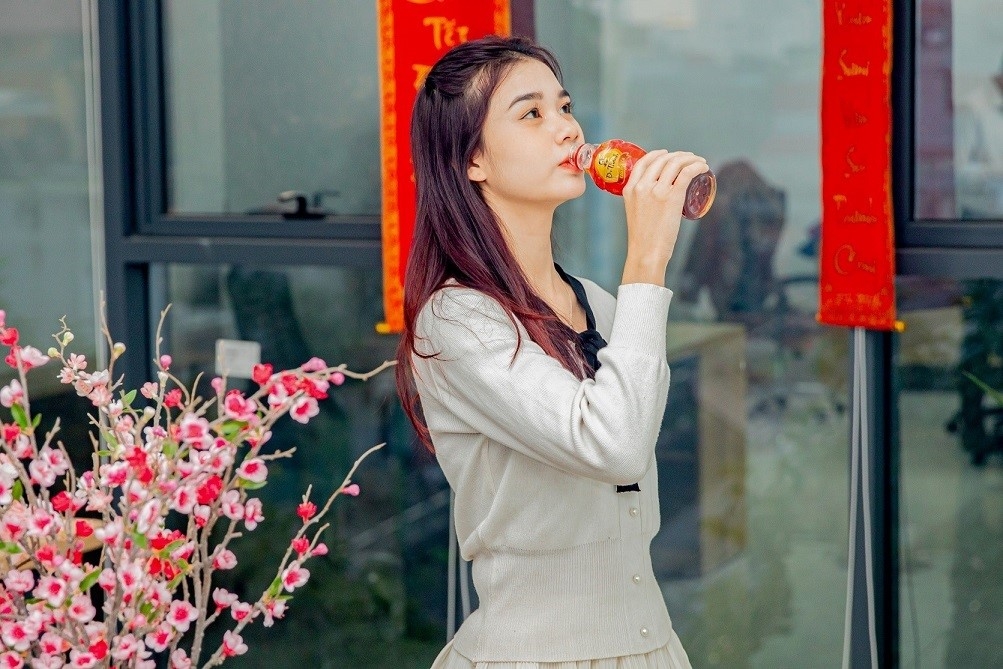 Người trẻ tiết lộ món đồ uống giúp luôn tươi mát khi “cháy phố” trước kỳ nghỉ lễ