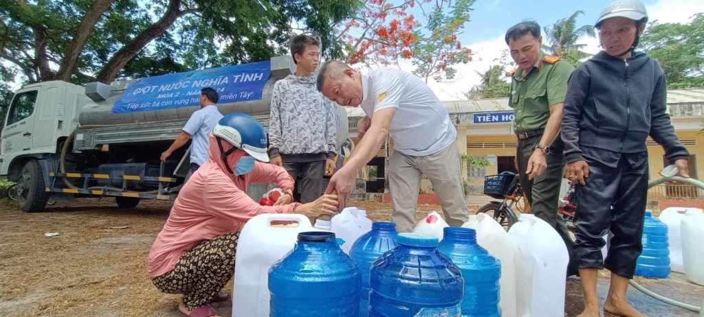 “Giọt nước nghĩa tình”: Chung tay hướng về bà con người dân Bến Tre, Tiền Giang giữa cao điểm hạn mặn