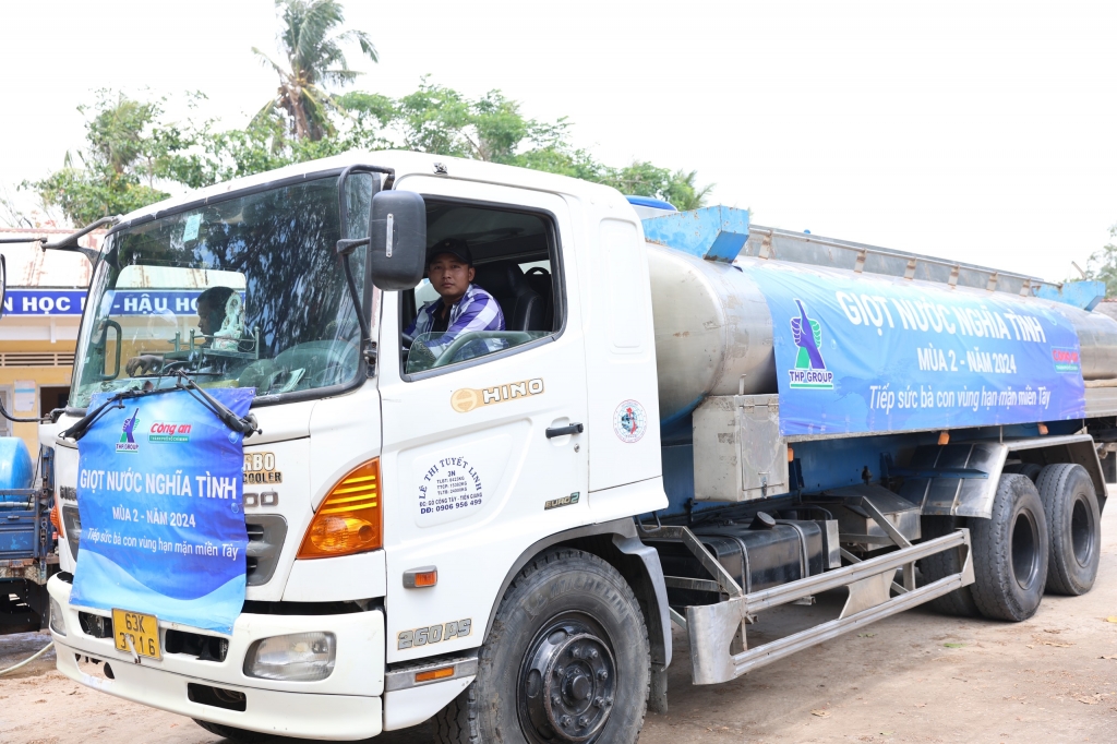 “Giọt nước nghĩa tình”: Chung tay hướng về bà con người dân Bến Tre, Tiền Giang giữa cao điểm hạn mặn