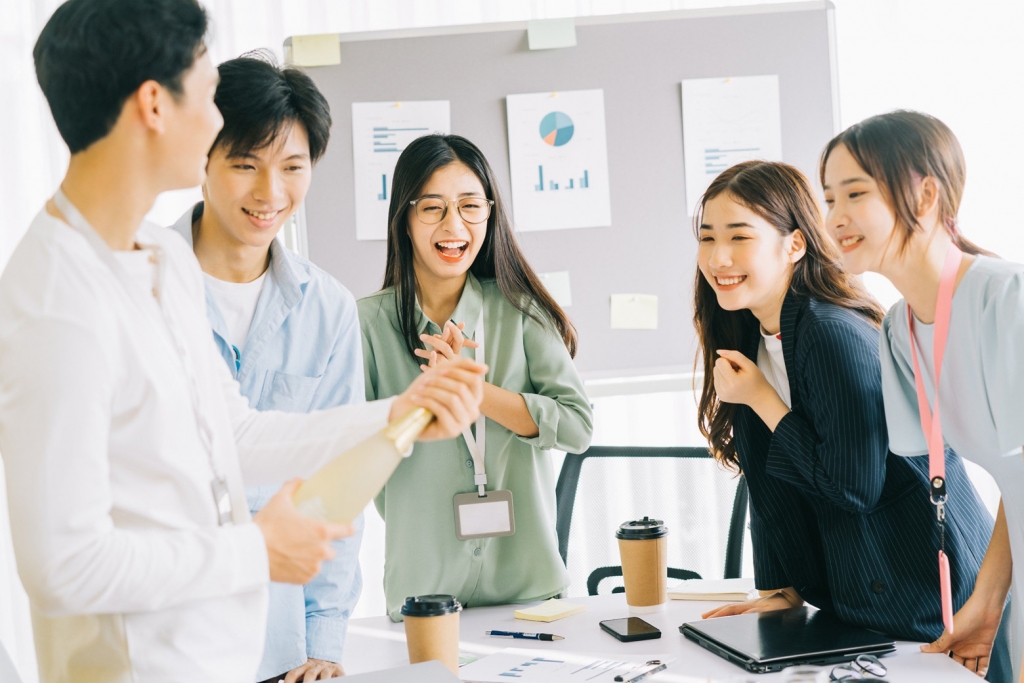 Tác động của trí tuệ cảm xúc tới hiệu suất công việc: Ok365.com link không chặn từ công chức, viên chức tại TP. Hồ Chí Minh