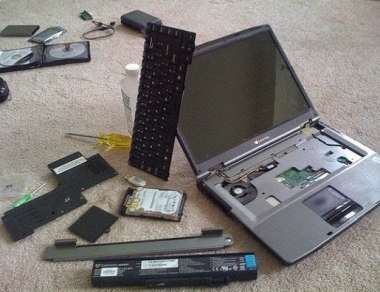 Thay bàn phím hoặc vệ sinh laptop: Những điều bạn chưa biết