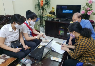 Gộp trả lương hưu, trợ cấp bảo hiểm hai tháng tại 13 địa phương