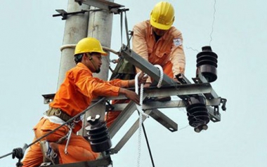 Muốn có sự đồng thuận của người dân: Cần minh bạch giá xăng, điện