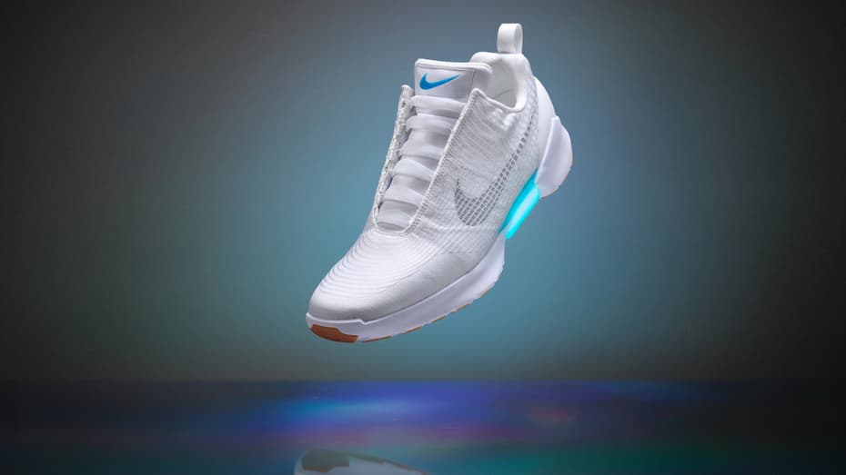 Giày Nike tự động thắt dây