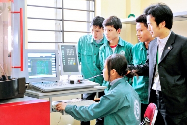 01/07/2017: Giáo viên dạy nghề tối đa 510 giờ giảng mỗi năm