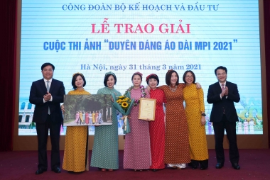 Trao giải Cuộc thi ảnh “Duyên dáng áo dài MPI 2021”