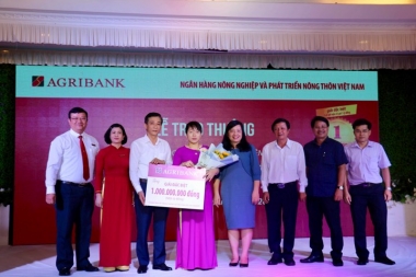 Agribank trao sổ tiết kiệm 1 tỷ đồng cho khách hàng trúng giải Đặc biệt