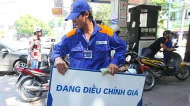 Xăng tăng 1.950 đồng/lít từ 21h tối nay