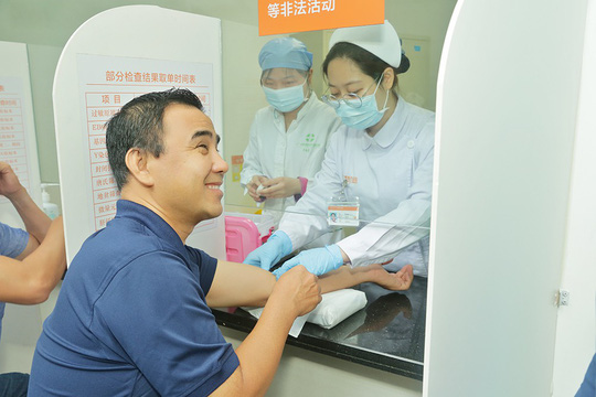 Tầm so&aacute;t bệnh l&yacute; c&ugrave;ng Quyền Linh, đừng để c&oacute; bệnh rồi mới lo chữa. - Ảnh 2.