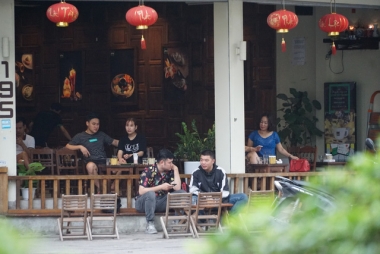 Từ 12 giờ ngày 25/5, Hà Nội tạm dừng hoạt động nhà hàng, dịch vụ ăn uống, cắt tóc, gội đầu