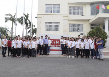 Sinh viên Ngoại thương tìm hiểu cơ hội khởi nghiệp trong ngành chế biến và xuất khẩu hạt điều tại công ty Tanimex-LA