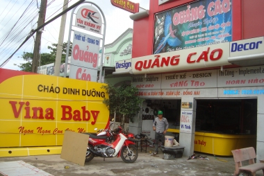 Quảng cáo Tân Khánh Hy - Hữu xạ tự nhiên hương!