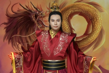 Ca sĩ Vũ Hùng hóa thân vào nhân vật cổ trang