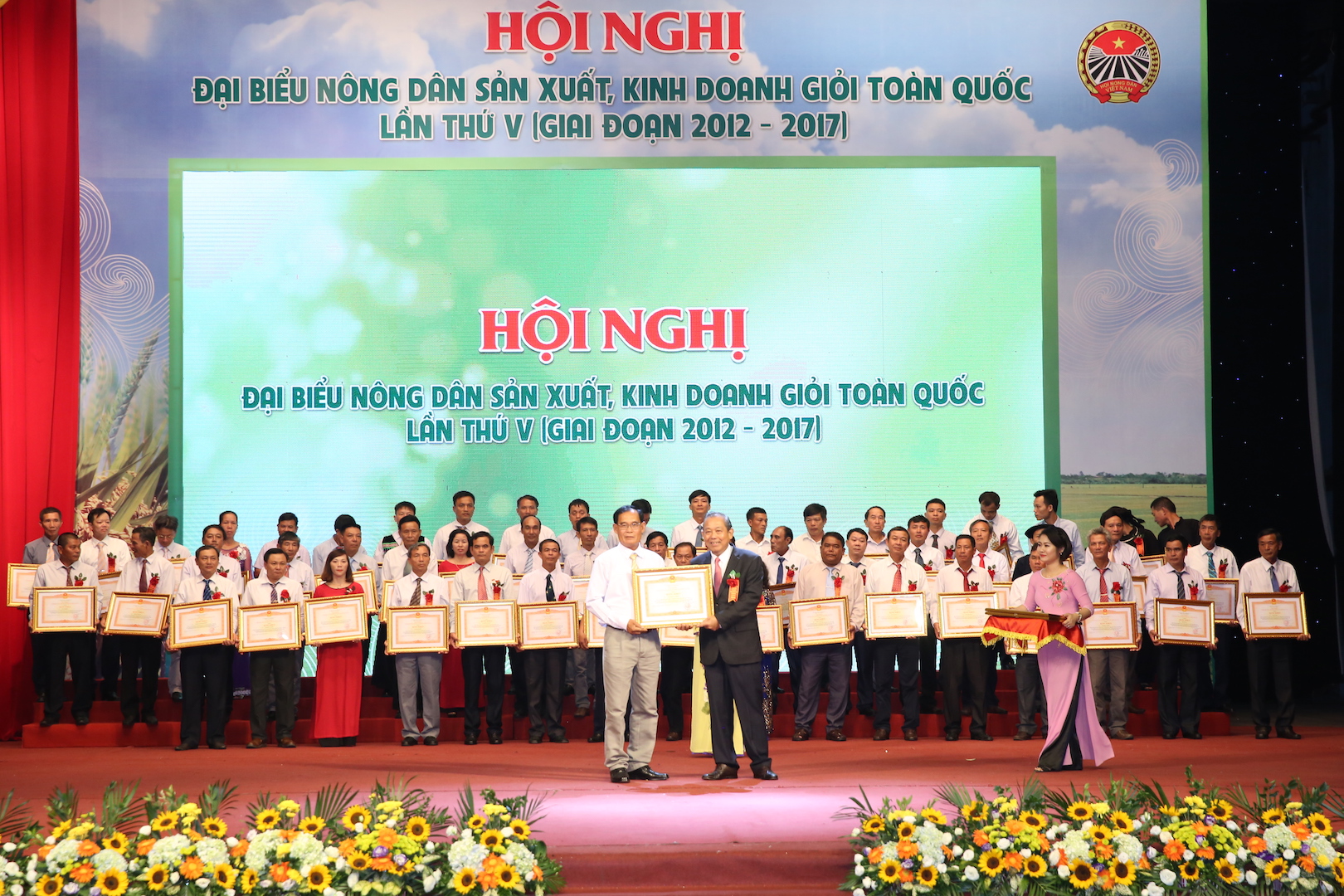 Tôn vinh, khen thưởng 300 nông dân Ok 365 bet cc Trang Web Giải Trí, Ok365vina khuyến mãi hot mỗi ngày giỏi